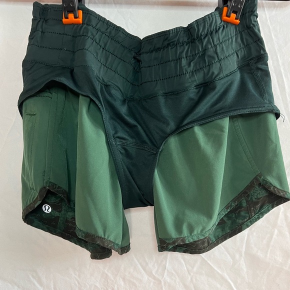 Lululemon Tracker Short II- rare - Picture 5 of 8